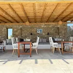 Myconian Crown Hotell