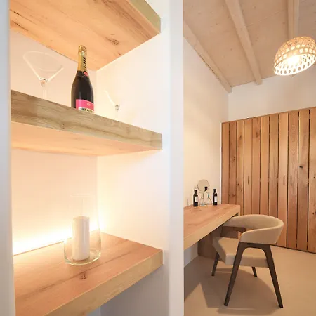 Myconian Crown كالافاتيس