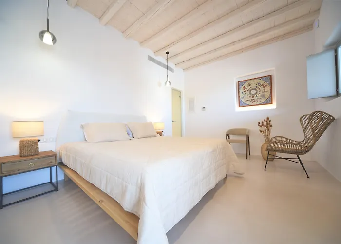 מלון Myconian Crown 4*