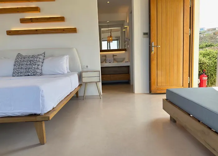 מלון Myconian Crown 4*