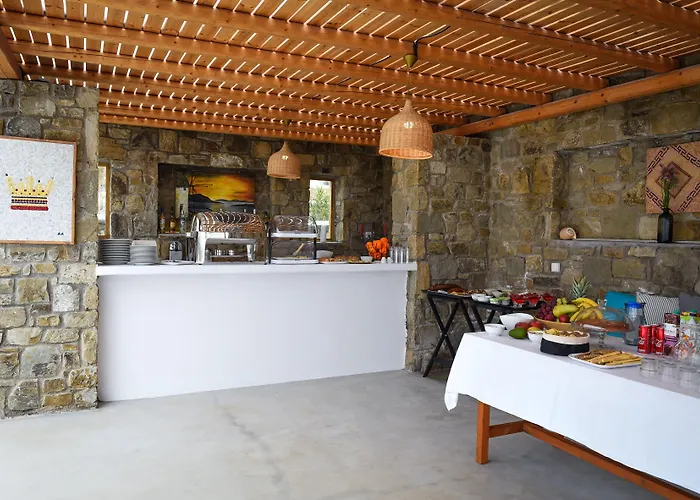 Myconian Crown מלון