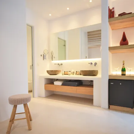 Myconian Crown 4* カラファティス